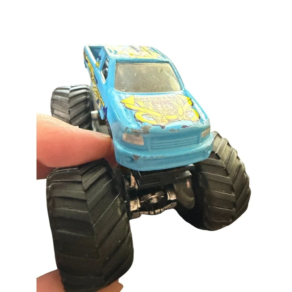 Hot Wheels Monster Jam Backward Bob Truck 1:64 Blue Diecast Off-Road Toy